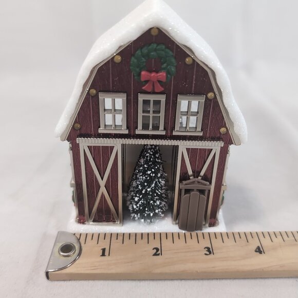 Bath & Body Works Wallflower Plug Christmas Winter Barn Red Projector Nightlight - Picture 12 of 14